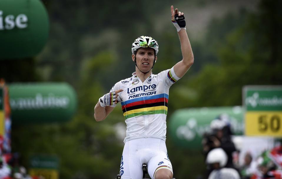 La vittoria della nona ed ultima tappa del Giro di Svizzera e la conquista della maglia gialla di leader della generale. Bettini